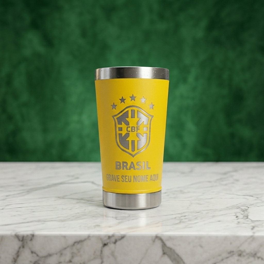 Copo térmico amarelo da Seleção Brasileira com escudo CBF gravado a laser